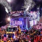 Claudia Leitte Instagram - DE ARREPIAR! Foi uma DELÍCIA a nossa troca de energia no Bloco Largadinho! Deu pra sentir pra por aí? 🍕🧃😋 A gente se encontra na terça-feira pra fechar #OCarnavalDaMinhaVida com chave de ouro, combinado?! São Luís, meu Maranhão, tô chegando! 🎡🎠 #CarnavalClaudiaLeitte #ClaudiaLeitte #Destrava Salvador, Bahia