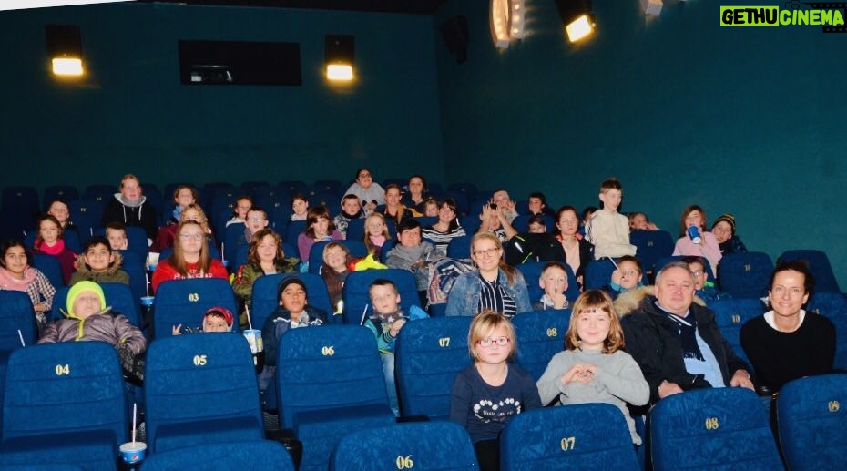 Claudia Michelsen Instagram - Kleiner Kinobesuch Danke Danke Filmtheater Meißen 💕 von den Archekids @die_arche 🦋