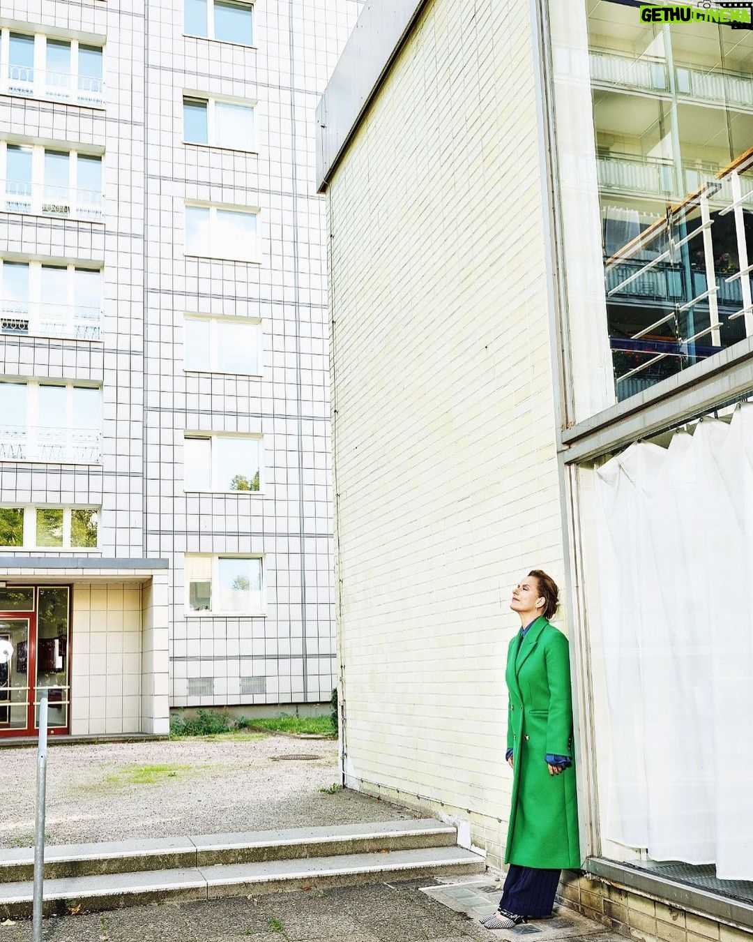Claudia Michelsen Instagram - Merci @edith_held @gabriellemiaou @steinfeld_pr @limelightpr_de for @bunte_quarterly # @in.einem.land.film …AB INS KINO…🌈