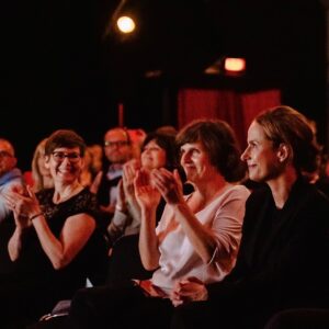 Claudia Michelsen Instagram - Danke Danke Danke an Daniela und Dr. Michael Kötz für diesen schönen Preis und dieses warme und sooo herzliche ‚Willkommen‘.. was für ein besonderes Festival… 🙏🏼 …  c/o Sebastian Weindel