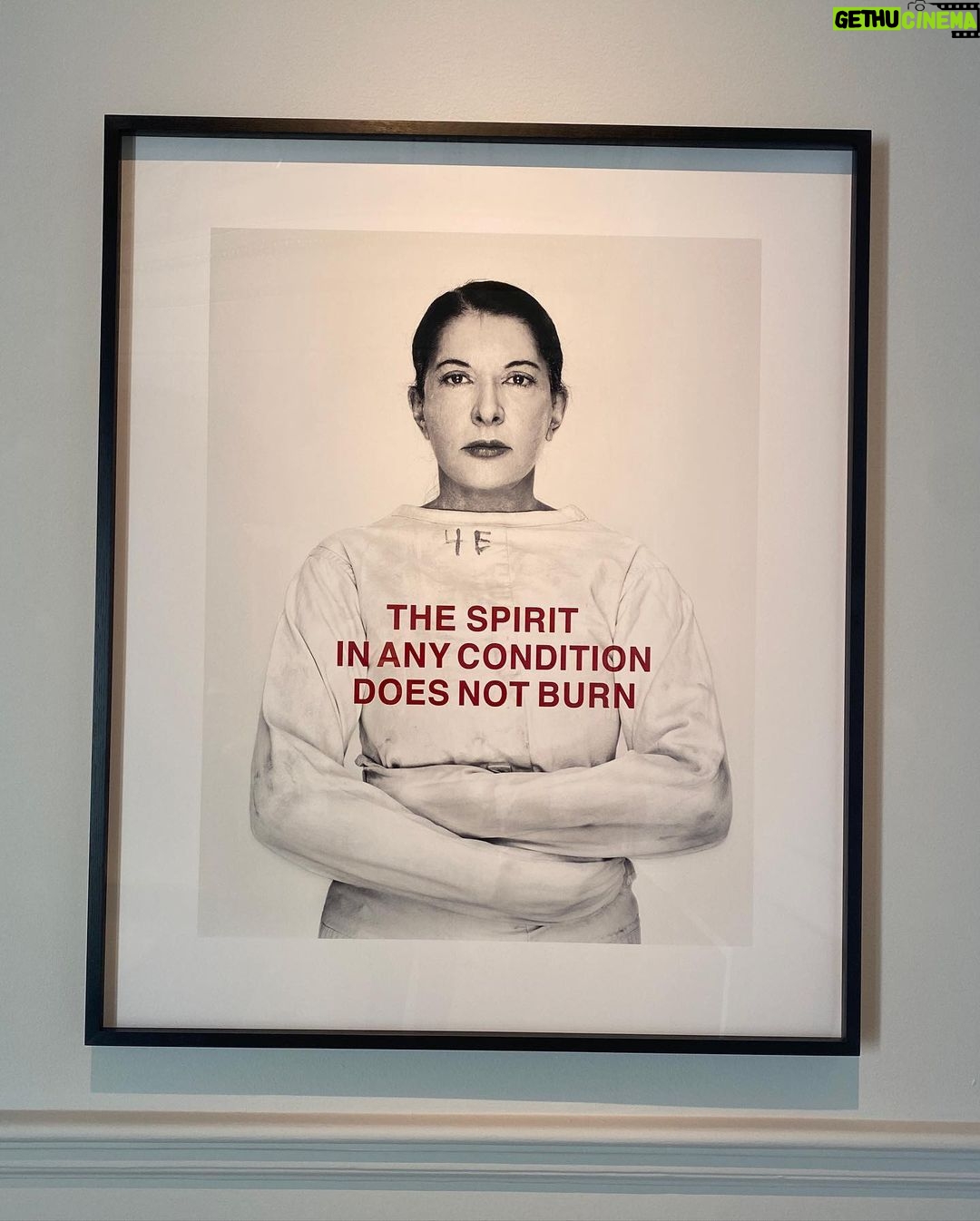 Claudia Michelsen Instagram - LONDONLOVE.. exhibition Marina Abramowitsch 🤍 Royal Acadamy London
