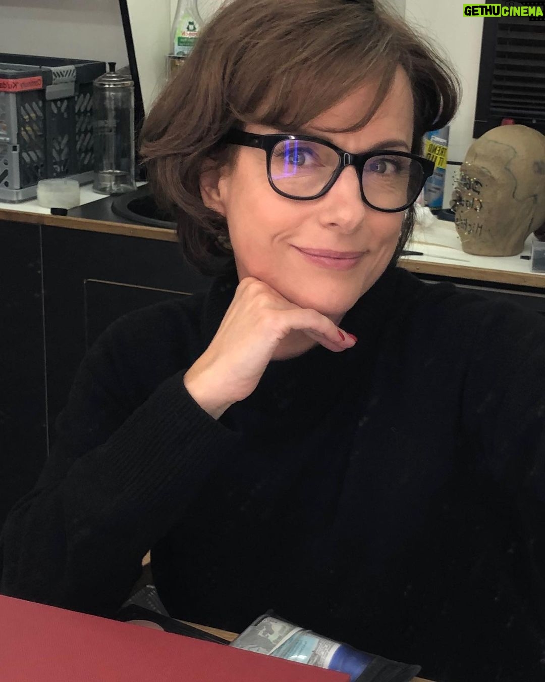 Claudia Michelsen - 3.7K Likes - Catarina SchoĢllack @kudamm63 ich danke Ihnen fuĢr diese mutige und schraĢge Reise, danke an alle groĆartigen Kolleginnen und Kollegen š danke auch an das dollste wunderbarste Team ā¤ļø#tatsaĢchlichfastgeschafftindiesenzeiten #dankbar... @sonjagerhardt @ehrlichmaria @emilia.schuele @sabintambrea @tryselfizzel @uweochsenknecht @augustwittgenstein #heinoferch @andreaspietschmann u.v.a. š @frau_hess @ufa_production @zdfmediathek @micha_schreitel #sabinebernardi