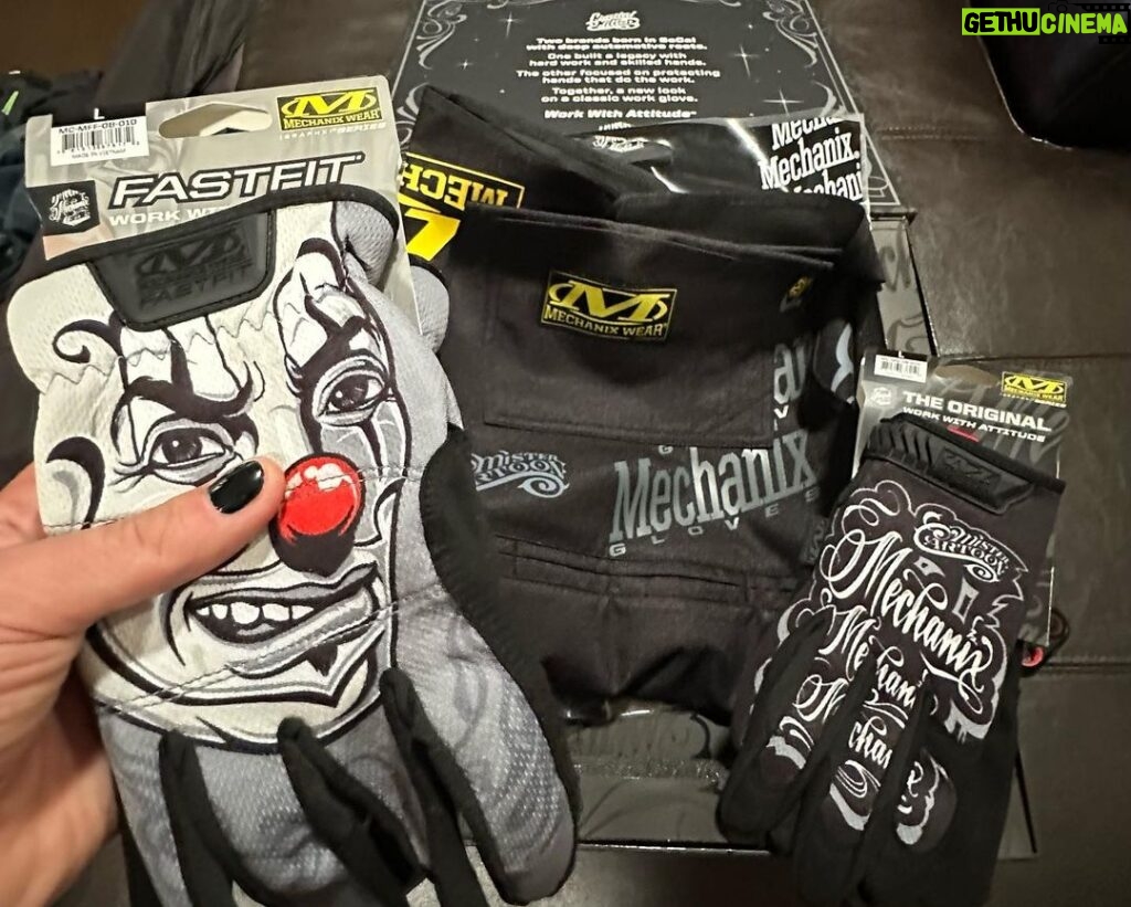 Clifton Collins Jr. Instagram - Brother @misterctoons been helping me get Grandpas Caddy together for a min now, came home to this surprise ! These #Badass work Gloves , cuz they always get cut n stuck w some kind of metal ! N this @mechanix_wear overalls !! 👊👊🙏 #keepitinthefam #mechanix #misterctoons
