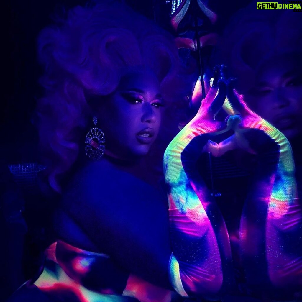 Coco Jumbo Instagram - Glowing!! 💜