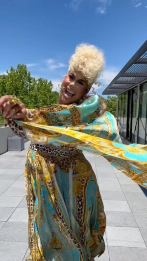 Coco Jumbo Instagram - I can’t thank the team at @camillawithlove for all the love and support I’ve been shown my over this crazy year!! I always feel like a true Queen when I’m in #camilla #paramountplus #queenoftheuniverse 💜💜💜

Hair and jewellery from @wiggedoutau 
Hair styled by @ivy_leaguee