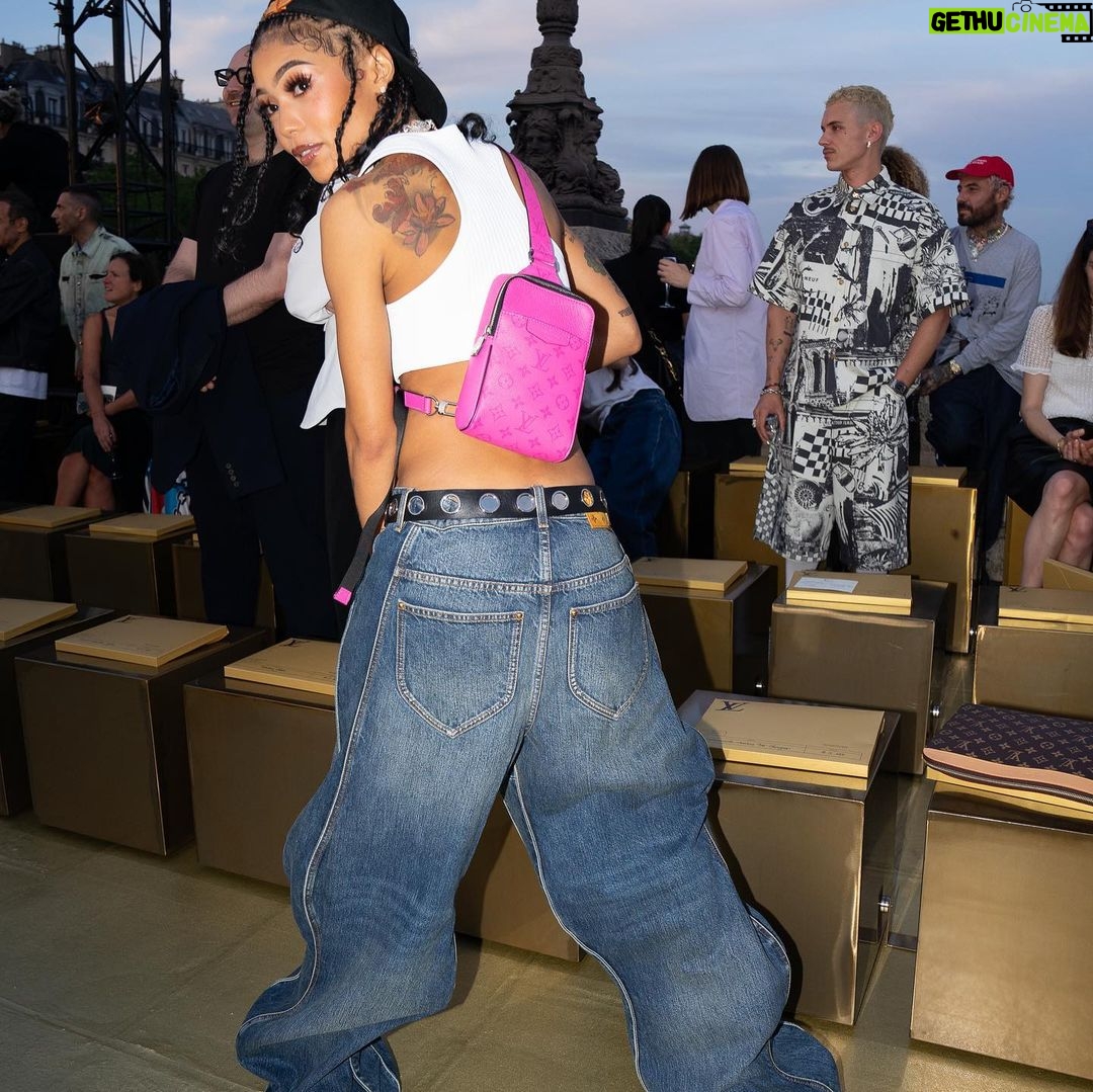 Coi Leray Instagram - FRONT ROW AT LV IS CRAAAAAAAAAAZYYYYY @louisvuitton @pharrell ALBUM DROPPING THIS FRIDAY πππππ₯π₯π₯π₯π₯ππππππππππππππππππππππππ Styled by @louisvuitton head to toe Paris, France