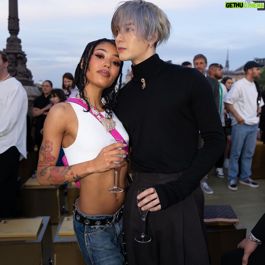 Coi Leray Instagram - FRONT ROW AT LV IS CRAAAAAAAAAAZYYYYY @louisvuitton @pharrell ALBUM DROPPING THIS FRIDAY πππππ₯π₯π₯π₯π₯ππππππππππππππππππππππππ Styled by @louisvuitton head to toe Paris, France