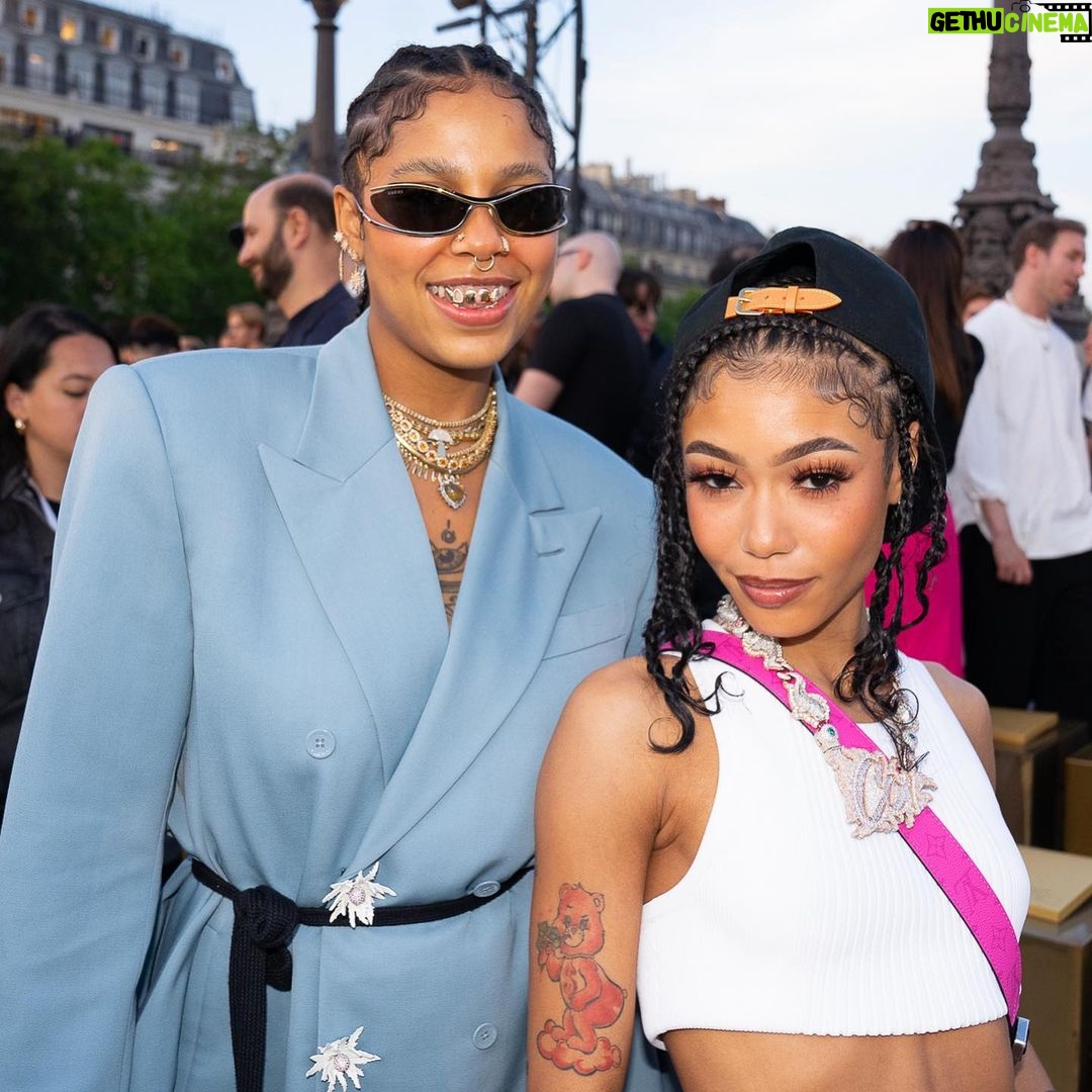 Coi Leray Instagram - FRONT ROW AT LV IS CRAAAAAAAAAAZYYYYY @louisvuitton @pharrell ALBUM DROPPING THIS FRIDAY πππππ₯π₯π₯π₯π₯ππππππππππππππππππππππππ Styled by @louisvuitton head to toe Paris, France