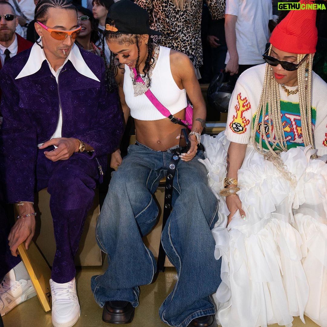 Coi Leray Instagram - FRONT ROW AT LV IS CRAAAAAAAAAAZYYYYY @louisvuitton @pharrell ALBUM DROPPING THIS FRIDAY πππππ₯π₯π₯π₯π₯ππππππππππππππππππππππππ Styled by @louisvuitton head to toe Paris, France