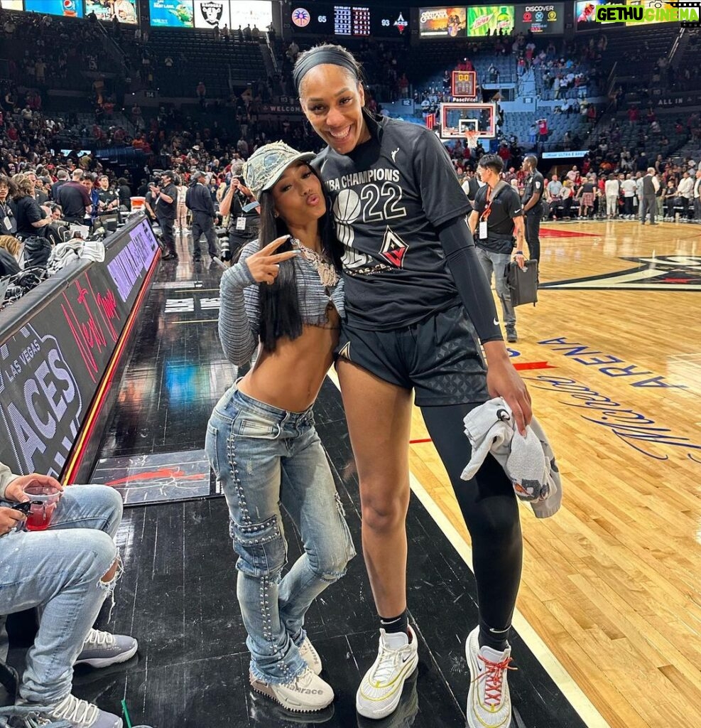Coi Leray Instagram - Thank you @wnba for having me 🌹and congratulations ladies 🏆🏆🏆🏆🏆🏆🏆🏆🏆🏆🏆 @lvaces 🎉🎉🎉🎉🎉🎉🎉 I love my jersey 😍😍😍😍😍😍😍😍😍 MUA: @nikko.anthony Hair: @hair__poet Las Vegas, Nevada