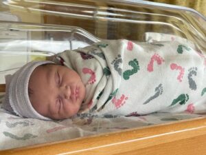 Colin O'Brady Instagram - HE’S HERE!! 👶

Banks Besaw O’Brady

Born June 10th at 4:04am
7lbs, 9oz
21 inches

It was incredible to witness @jennabesaw power and strength with a 100% natural birth. We are deeply grateful to have had zero complications in delivery.

Happy and healthy baby and Mama. 

It also happens to be Jenna B’s birthday today. Happy birthday Mama. 🎉 

The adventure of a lifetime begins now!!