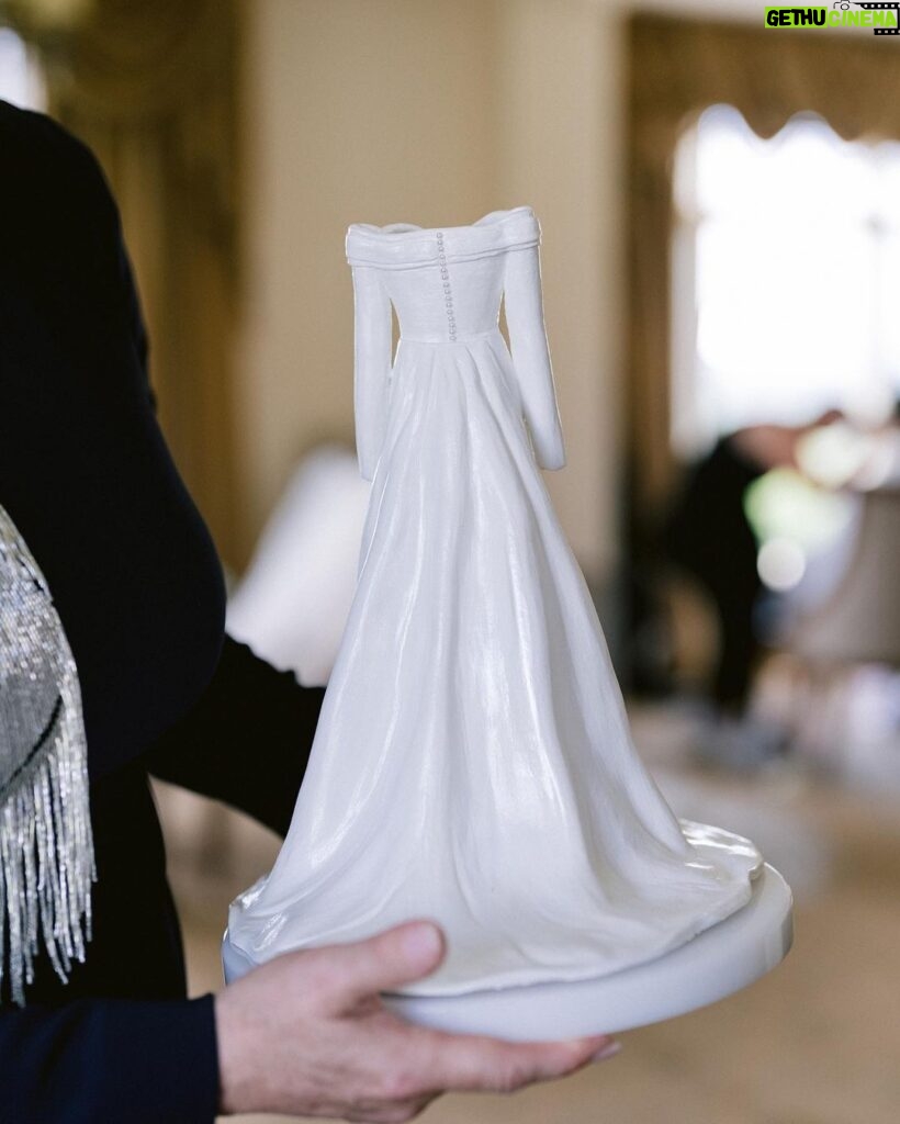 Connar Franklin Instagram - one of the most special gifts i’ve ever received and the most unique keepsake of our wedding day… @cherisefranklin & @samkoma.world had @stonewear_ceramics create a custom ceramic sculpture of my wedding dress. i will keep this forever and i am blown away by the detail of the dress she captured(down to the little buttons). a gift i will never forget, filled with so much emotion. 🥹😍❤️ thank you so much @stonewear_ceramics @samkoma.world @cherisefranklin 🤍