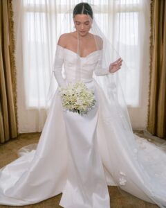 Connar Franklin Instagram - one of the most special gifts i’ve ever received and the most unique keepsake of our wedding day… @cherisefranklin & @samkoma.world had @stonewear_ceramics create a custom ceramic sculpture of my wedding dress. i will keep this forever and i am blown away by the detail of the dress she captured(down to the little buttons). a gift i will never forget, filled with so much emotion. 🥹😍❤️ thank you so much @stonewear_ceramics @samkoma.world @cherisefranklin 🤍