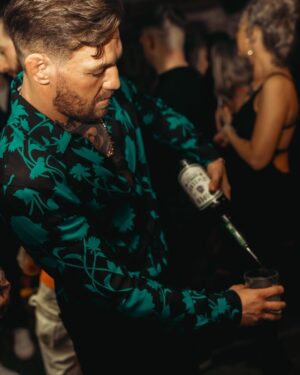 Conor McGregor Instagram - 🙌🇮🇪 @theblackforgeinn @properwhiskey @forgedirishstout