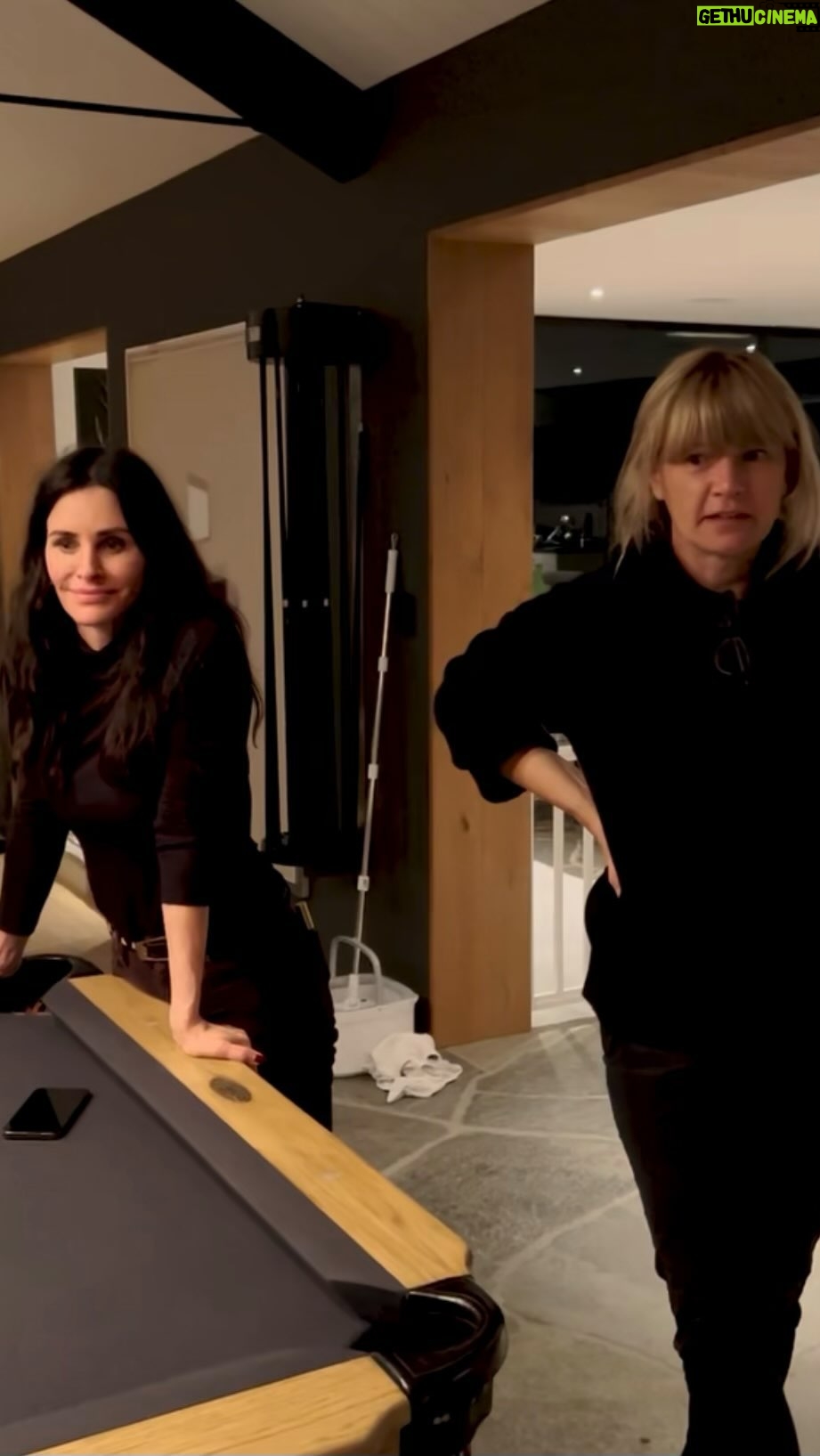 Courteney Cox Instagram - Bookshelves….harder than you think