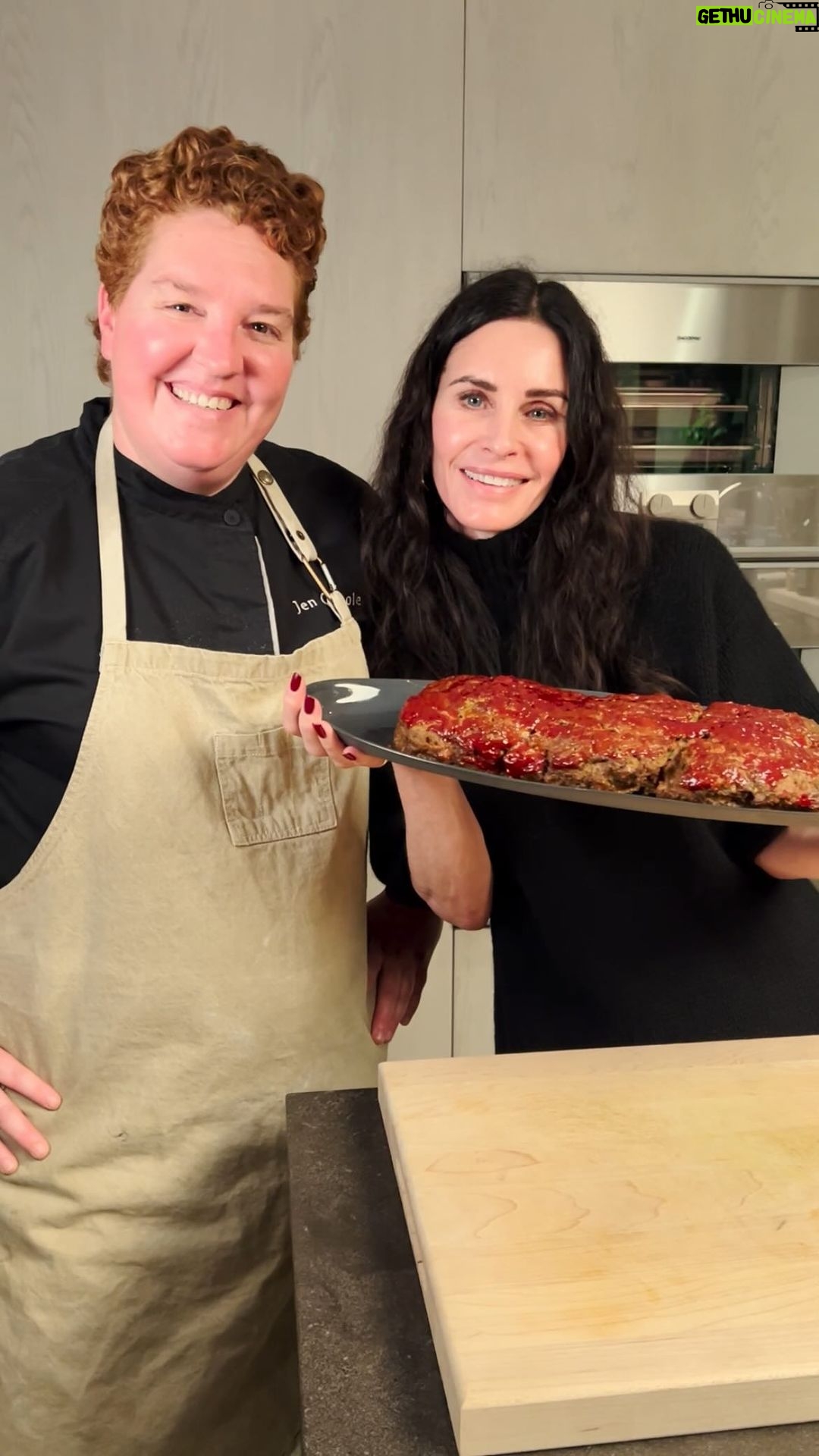 Courteney Cox Instagram - Better than your mom’s meatloaf Ingredients Caramelized Onions: 1 medium to large white or yellow onion (finely diced) 1 Tbsp Olive Oil or Avocado Oil 1 tsp kosher salt 1 Tbsp Worcestershire Panade Mixture: 5oz of Ritz Crackers or Golden Rounds Crackers (crushed in food processor) 5oz of Milk or Buttermilk Glaze: 3/4 cup Ketchup 3 Tbsp Brown Sugar 1 Tbsp Apple Cider Vinegar 1 tsp garlic powder 1 tsp onion powder Salt and Pepper to taste Meatloaf: 2 lbs of Grass fed Ground Chuck Beef (85% or 90% lean) 3 Tbsp Chopped Italian Parsley 2 Eggs (Beaten) 1 Tbsp Kosher Salt Instructions Pre-heat oven to 375 degrees F. Start by caramelizing the diced onions on medium high heat in a cast iron or heavy bottom pan. While the onions are cooking start by making the panade mixture. Add crackers to the food processor and pulse until completely ground and no large pieces remain. Measure out 5oz of cracker crumbs and add to a bowl. Measure out 5oz of Buttermilk or Milk and mix together with cracker crumbs. Once the onions have become caramelized, add the Worcestershire sauce and then add that to the panade mixture. In a separate bowl, make your glaze by adding all the ingredients, mix well and set aside. In the bowl with the panade mixture, add the ground beef, parsley, eggs and salt. Also add a few Tablespoons of glaze to the beef mixture. On a sheet pan lined with aluminum foil or parchment paper add meatloaf mixture into a log shape. Bake in oven for 40 minutes and remove meatloaf. Brush glaze on top and return meatloaf to oven. Continue cooking meatloaf an additional 15-20 minutes or until the internal temperature is 160 degrees F. Remove from oven and let rest 10 minutes before slicing.