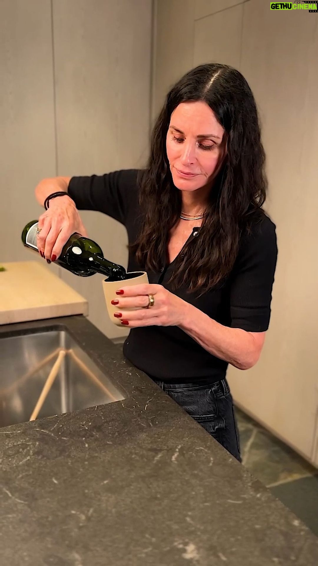 Courteney Cox Instagram - Reduce reuse recycle ♻️