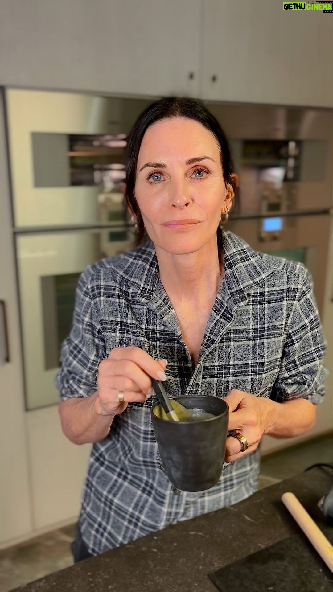 Courteney Cox Instagram - Mmmmm soup (vegan zucchini leek) 4 large zucchini 1 1/2 cups cashews 8 cups Veggie broth 2 leeks Olive oil Salt White pepper (black fine too) Chili flakes (optional) Garlic cloves (3-5) Before you start soak 1 and a 1/2 cups cashews in filtered water for one hour Cover bottom of pot with OO and generous pinch of salt and garlic cloves Thinly slice leeks and then sauté until they soften -about 5-10 min Slice zucchini in rounds then add to leeks Add more salt and teaspoon of pepper Add pinch of chili flakes *optional Add 8 cups of veggie broth Add soaked cashews Bring to a boil and then cover with a lid bring down to a simmer for about 45 minutes Add to a blender (or use hand blender) to purée If you’re not vegan you can add grated pecorino on top
