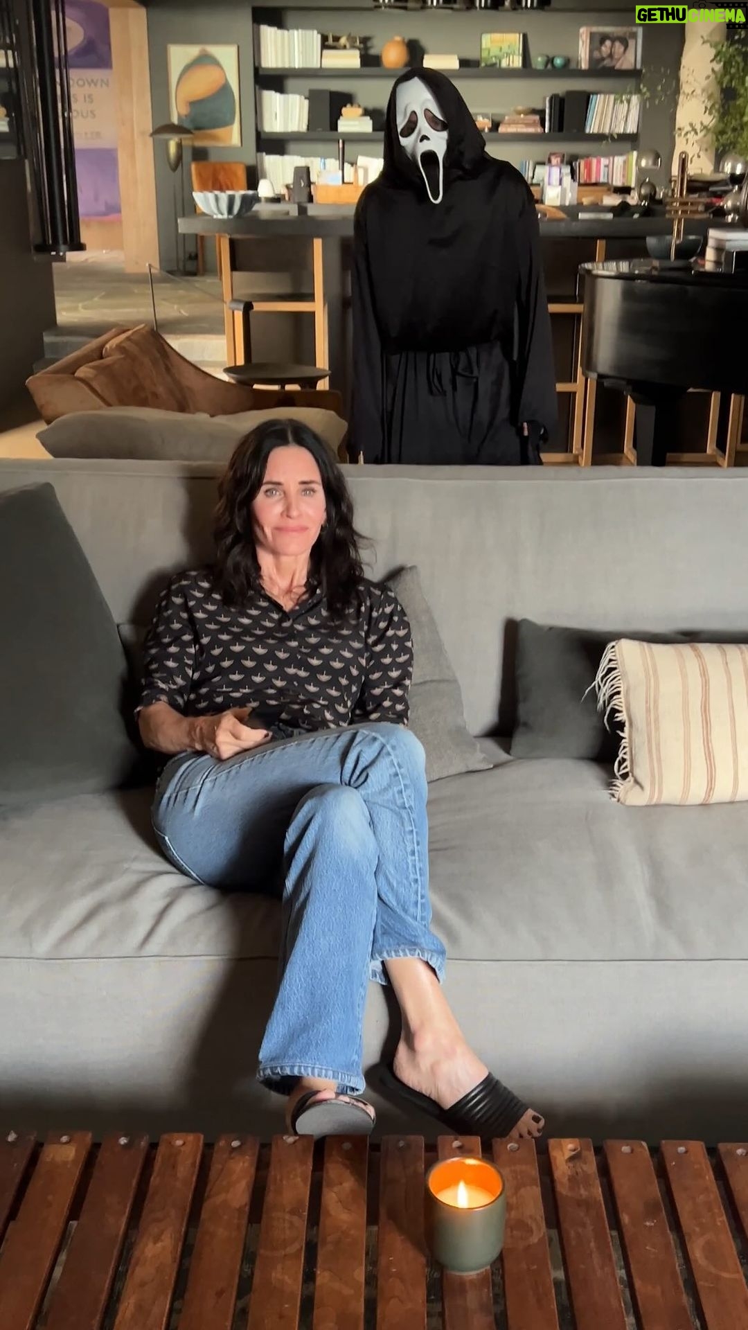 Courteney Cox Instagram - Balsam Fireplace is scary good!