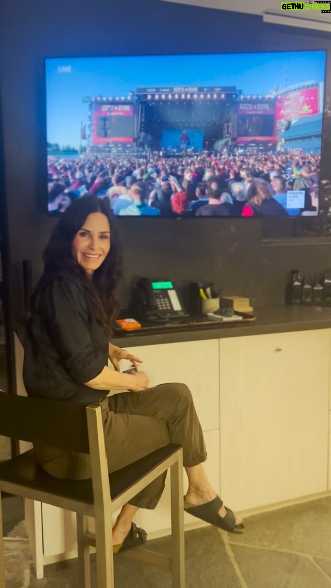 Courteney Cox Instagram - Long distance love!
