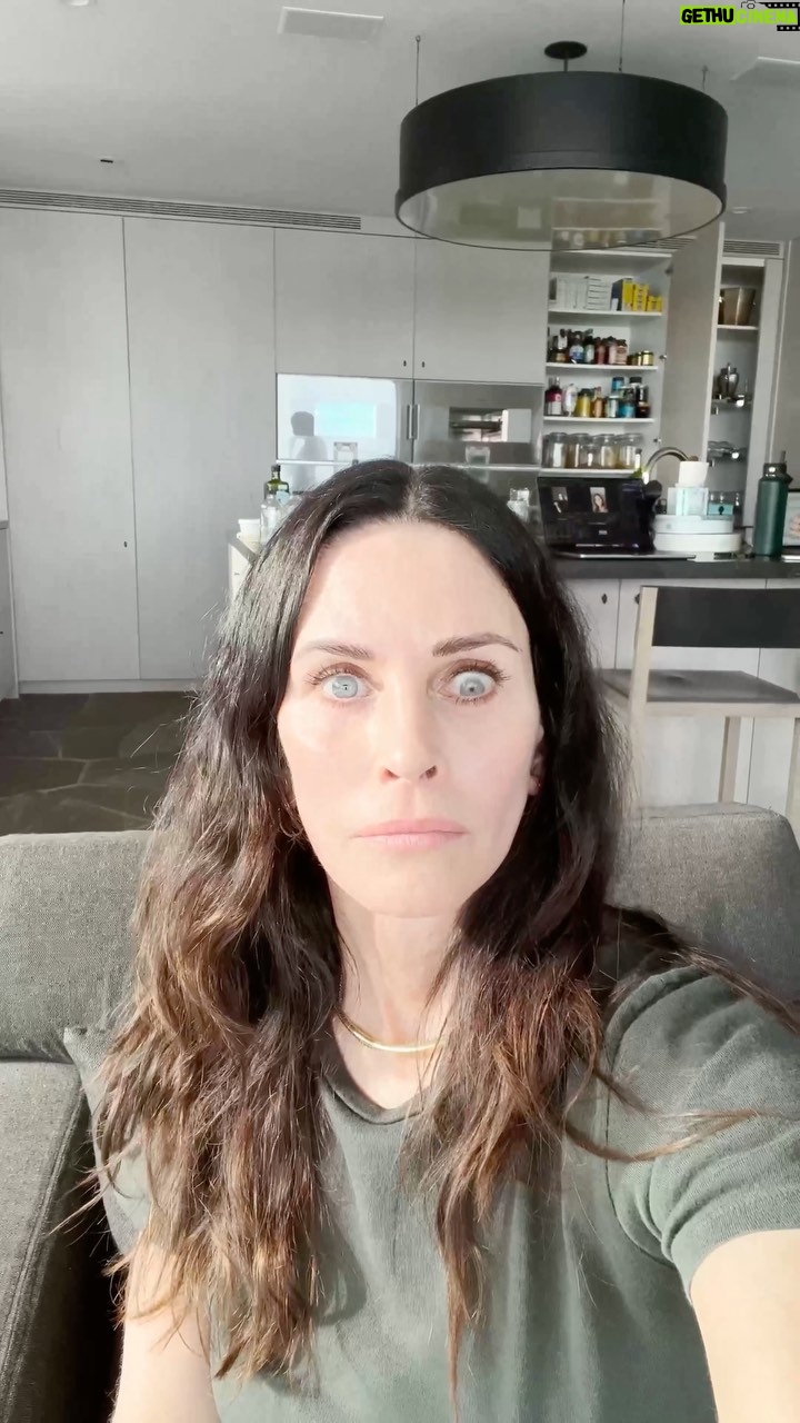 Courteney Cox Instagram - Should I be concerned? 👀