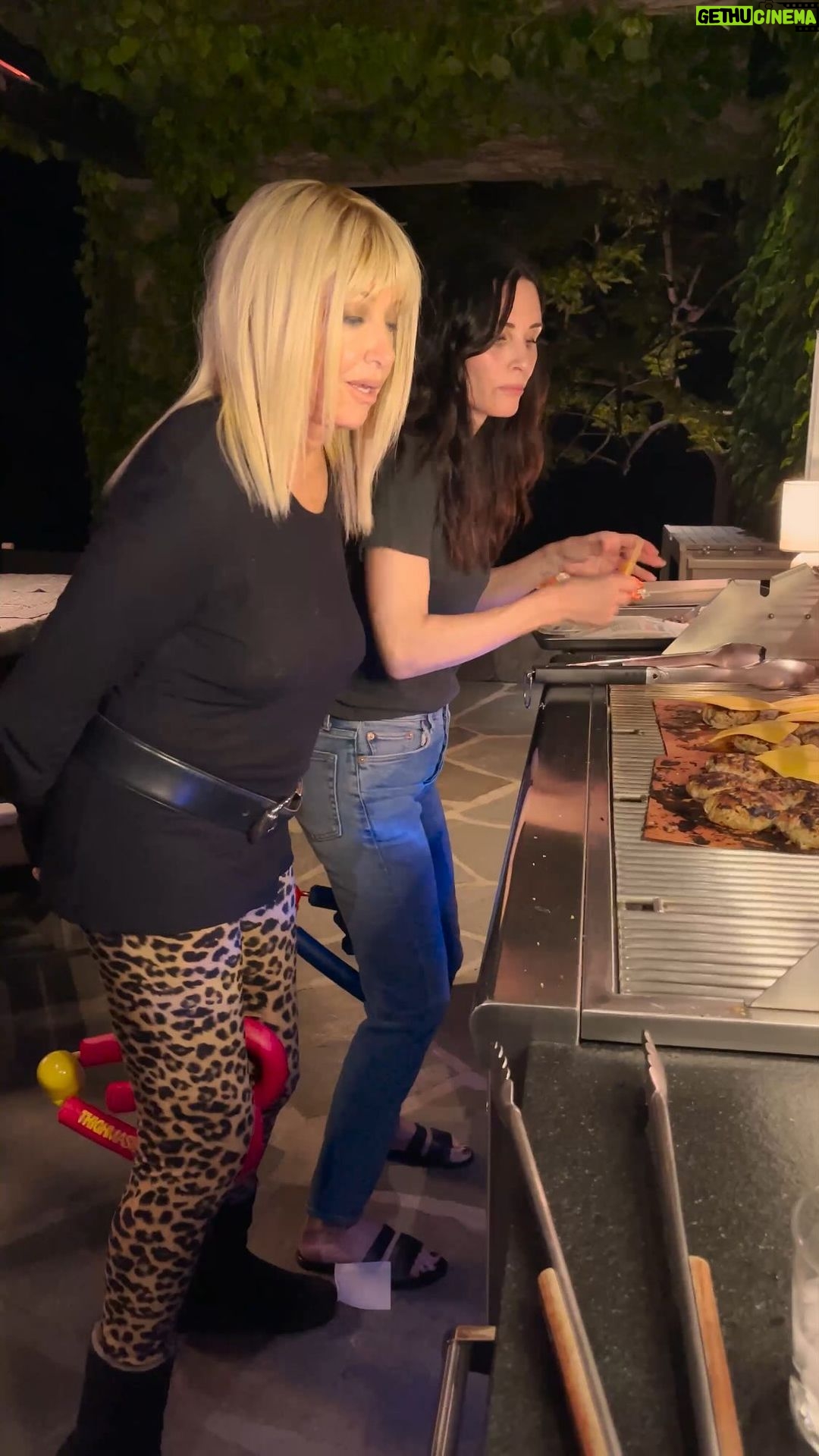 Courteney Cox Instagram - Cook and tone @suzannesomers