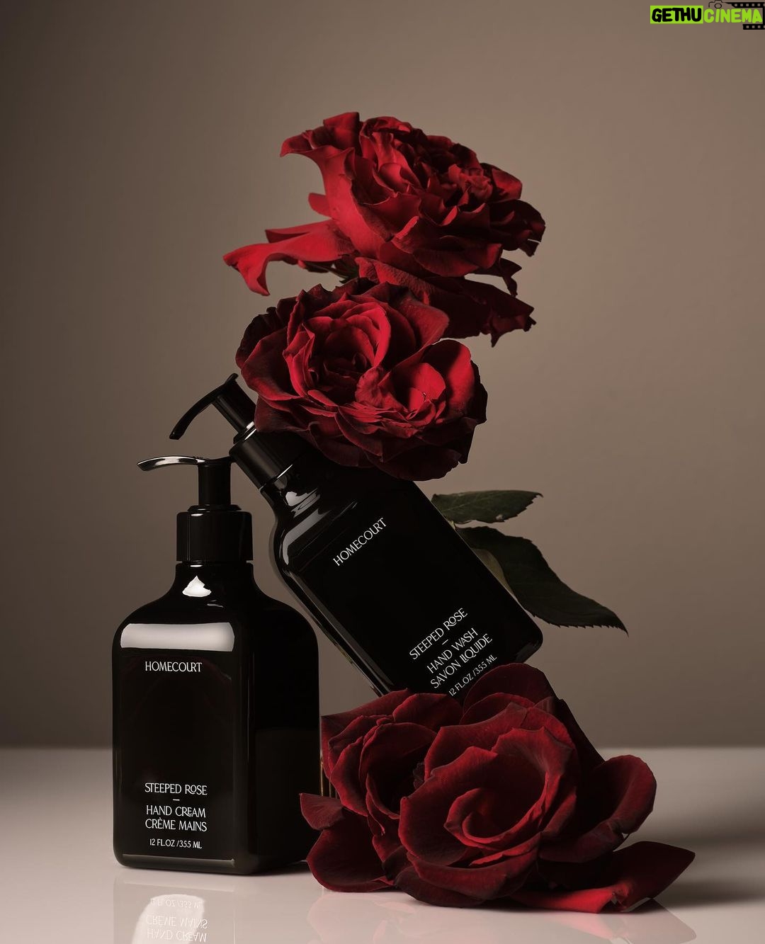 Courteney Cox Instagram - Our Mother’s Day’s duo & trio are now available exclusively on the Instagram shop! Purchase today for a delivery before Mother’s Day.
