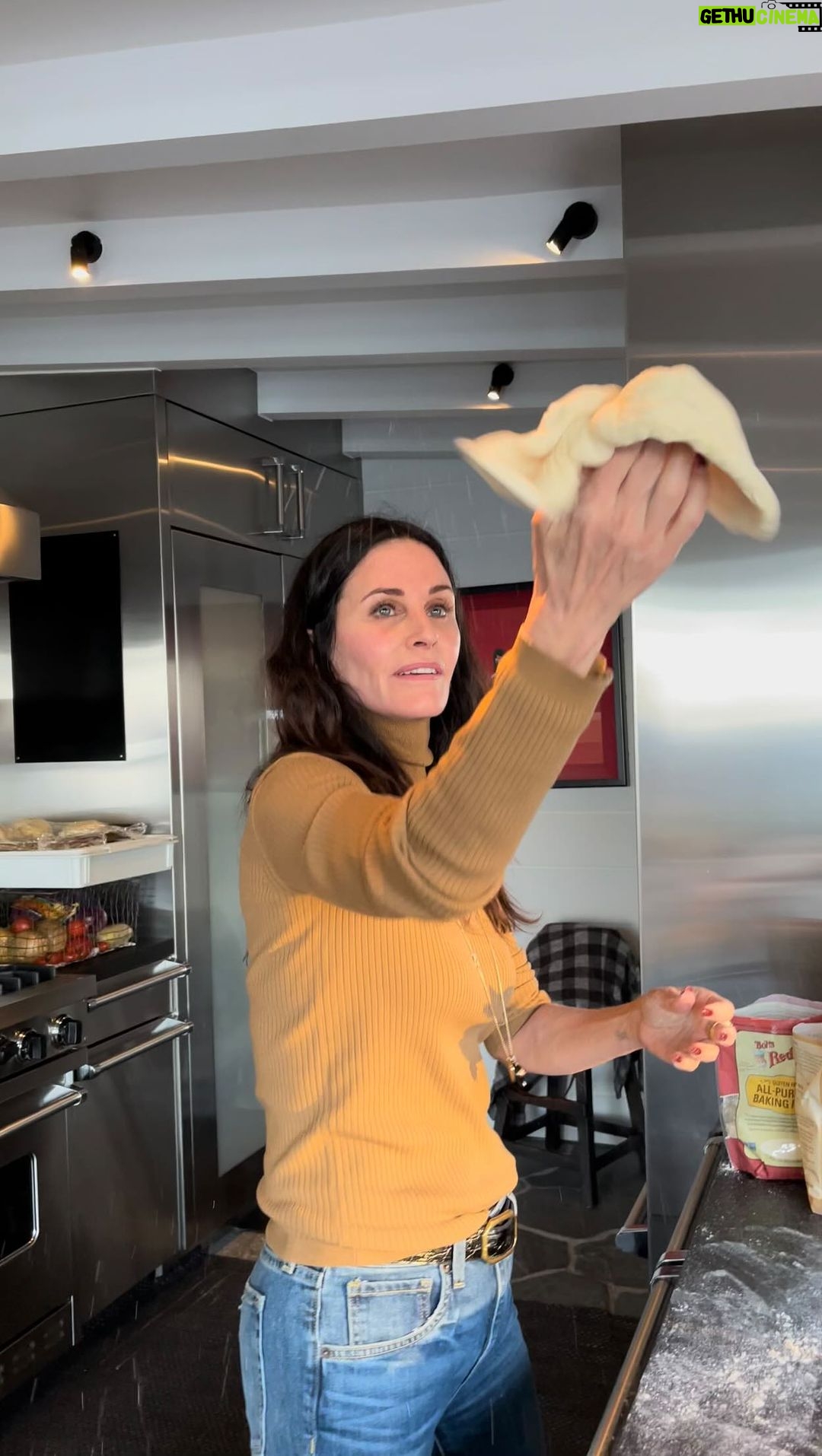 Courteney Cox Instagram - Pizza easier said than done 🍕 #courteneycoox