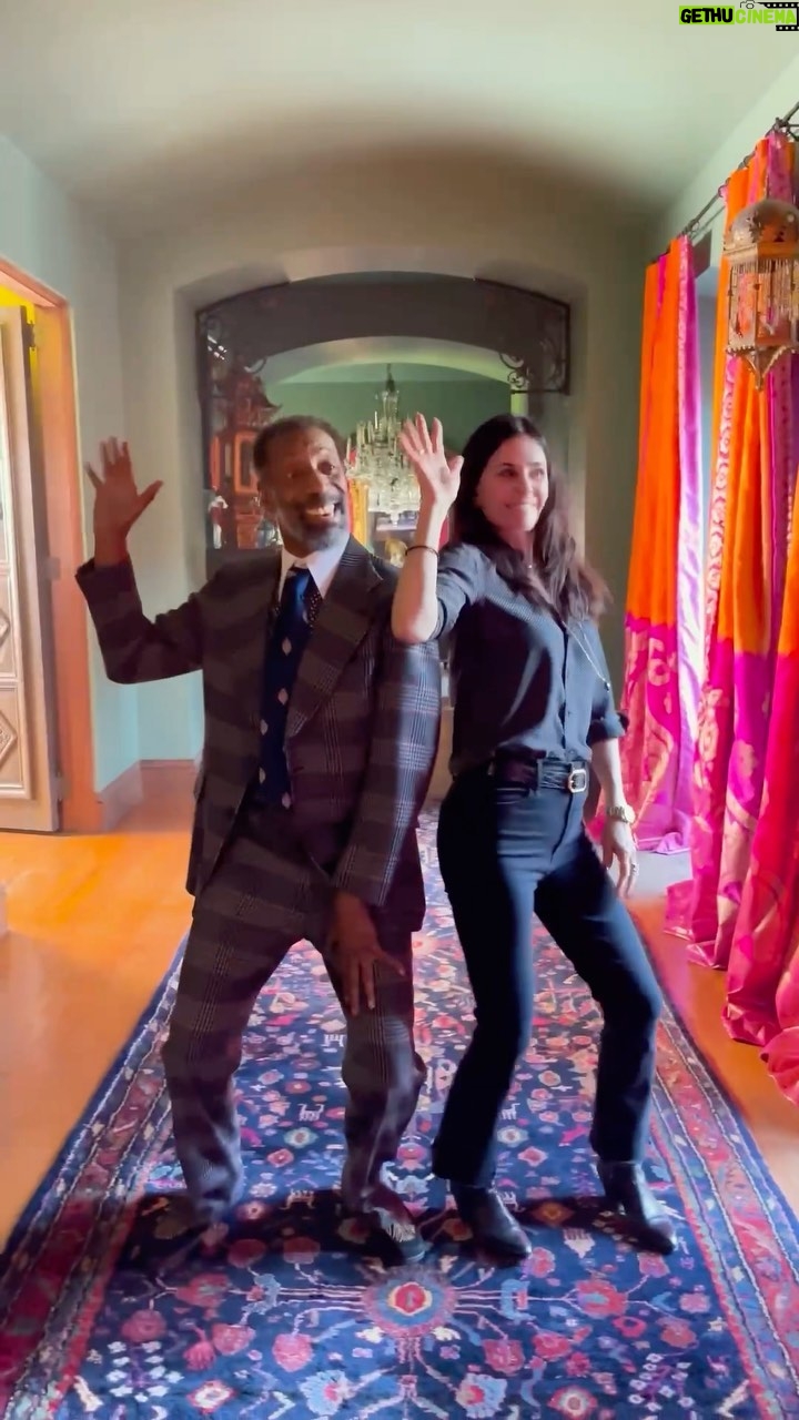 Courteney Cox Instagram - Directing and dancing 💃🏻🕺🏽 Don’t believe me… just watch