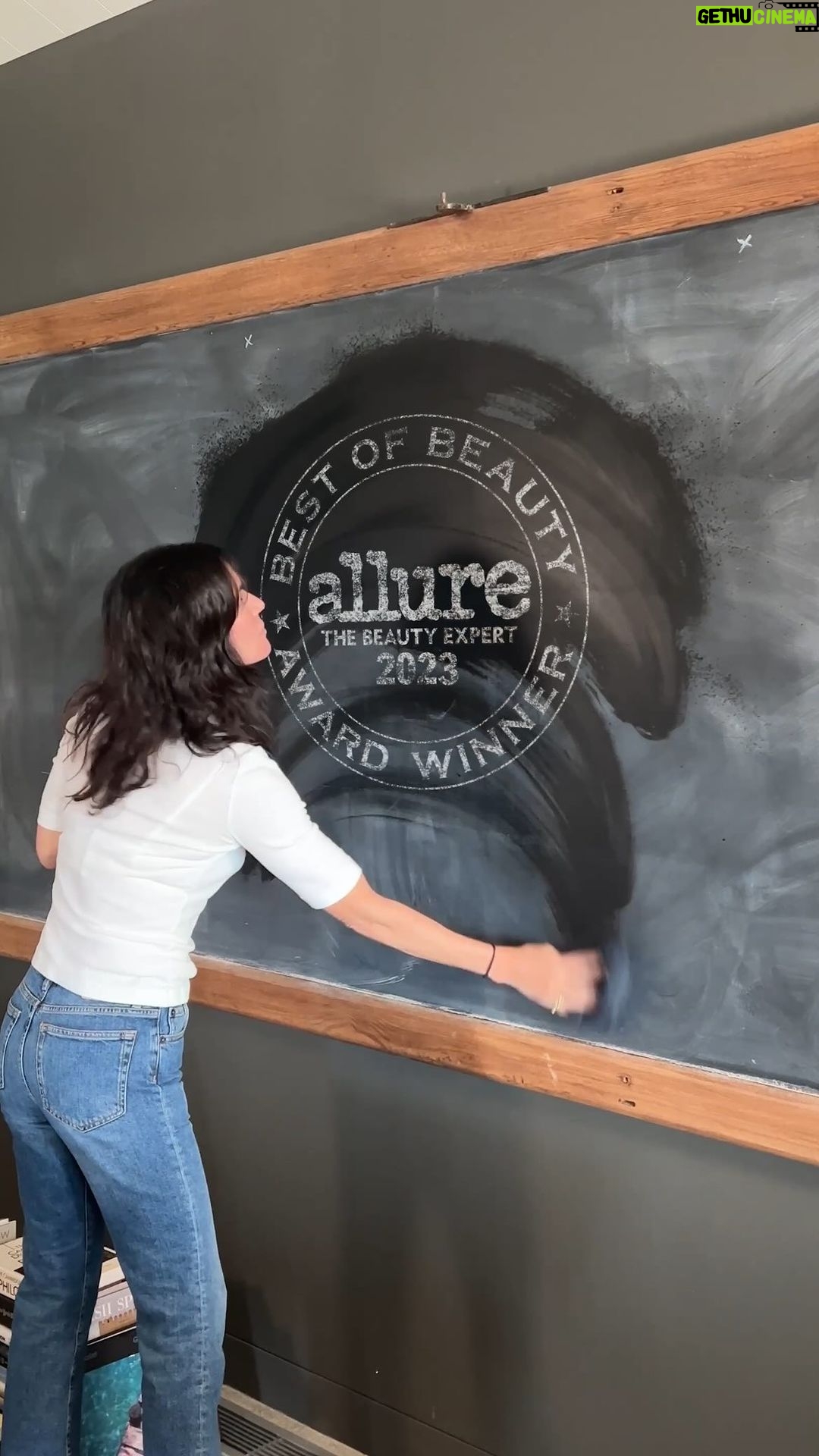 Courteney Cox Instagram - Our room deodorant won the 2023 @allure Best of Beauty Award! Thank you @allure!