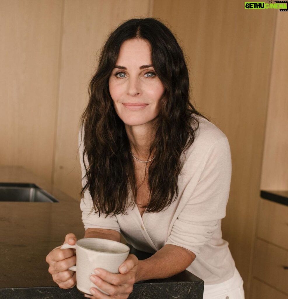 Courteney Cox Instagram - Loved being a part of my friend @jennikaynehome’s book Pacific Natural at Home. She’s such an inspiration to me.