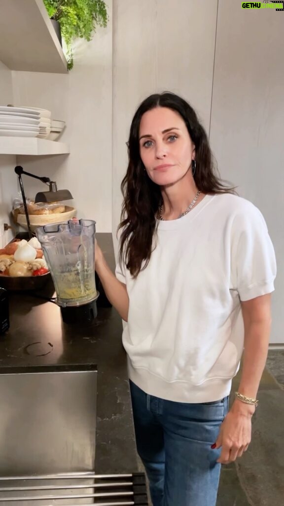 Courteney Cox Instagram - Cleaning hack that actually works.