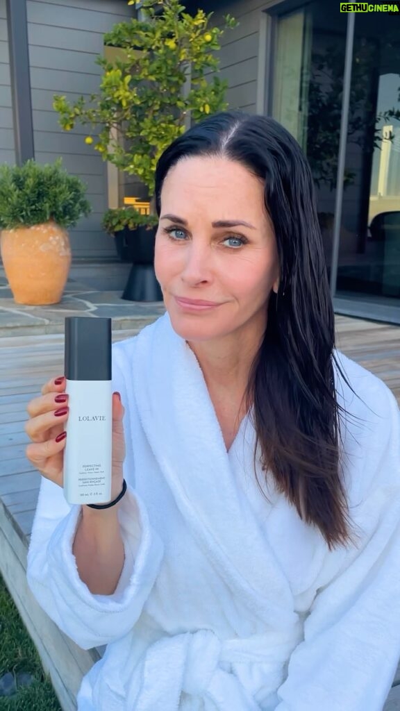 Courteney Cox Instagram - I guess @jenniferaniston knows what she’s doing 😉