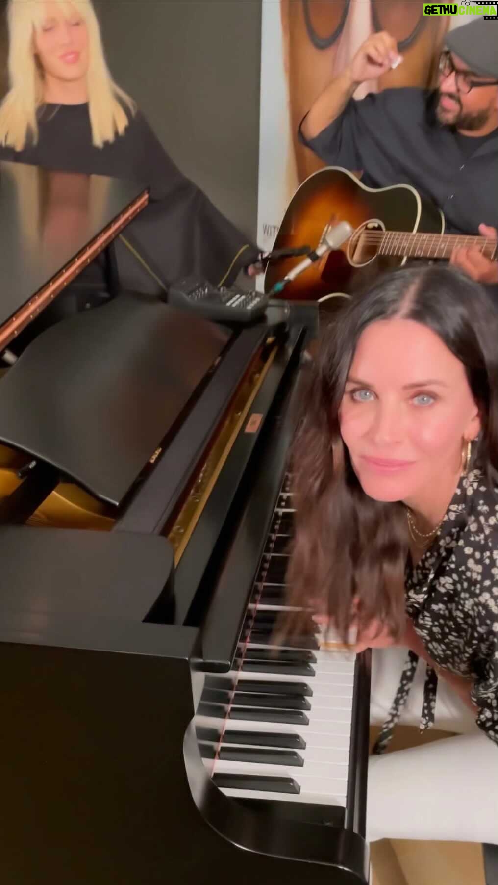 Courteney Cox Instagram - BTS message for my JMD… rehearsing with @natashabedingfield and @iamrodcastro for a special @uclaioes performance Oct 13 🌎💙
