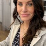Courteney Cox Instagram - Maybe I should leave it to the professionals… or should I? @shiningvalestarz @kikihaircutter @debraferullomakeup