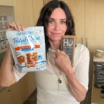 Courteney Cox Instagram - Homemade (kinda) gluten free, chocolate, peanut butter pretzel crisps 🥨 Sea salt flakes makes it even better!