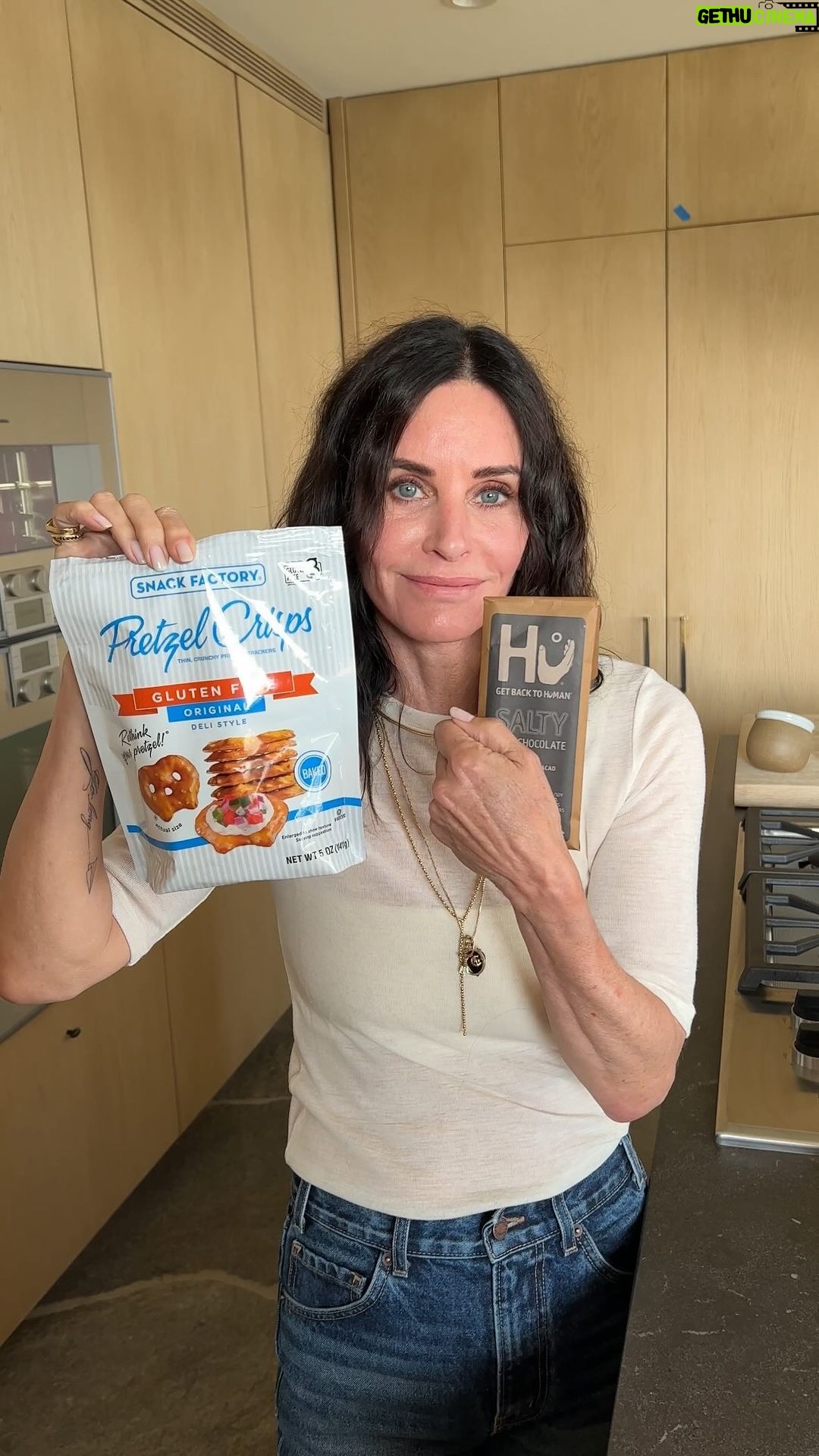 Courteney Cox Instagram - Homemade (kinda) gluten free, chocolate, peanut butter pretzel crisps 🥨 Sea salt flakes makes it even better!