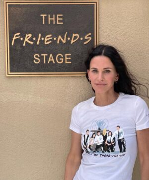 Courteney Cox Instagram - Excited to show you guys some pieces from the first ever @friends merch collection👏🏼 
Half of my proceeds from this limited drop will benefit @ebmrf, an LA based non-profit that’s near and dear to my heart. They’re dedicated to raising awareness and funds for Epidermolysis Bullosa, a rare and debilitating genetic skin disorder.
More in the link in my bio!