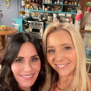 Courteney Cox Instagram - Happy birthday my Loot. You are the most unique, loving, direct, honest, smart, funny, talented, serious competitive gamer 
I know. 
Not to mention talented writer, loving mother and wife. And that’s just the beginning of the list. Thanks for bringing so much joy into all of our lives.  I love you ❤️ 
Ps. I just have one question… Did you ever find out what they were feeding smelly cat?