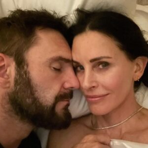 Courteney Cox Instagram - 8 years later…I asked him to come up with a caption and he fell asleep. Still got it. ♥️
Happy Anniversary xoxo