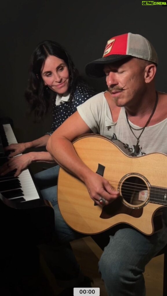 Courteney Cox Instagram - Johnny introduced me to @foyvance’s incredible music 10 years ago. We later became fast friends. His Joy of Nothing tour starts in September. Find him. It’s an experience you won’t want to miss 💚