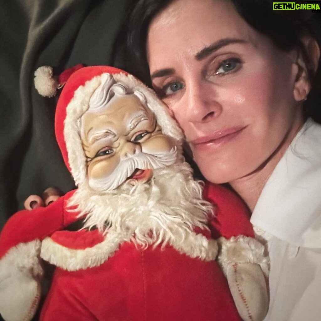 Courteney Cox Instagram - We weren’t talking that year…but we’re on good terms now Happy holidays everyone!