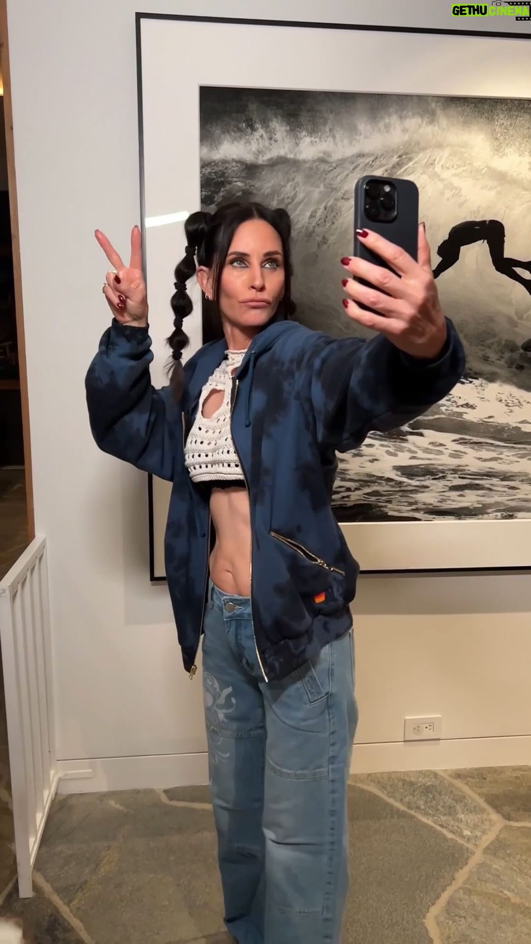Courteney Cox Instagram - Am I slaying this right?