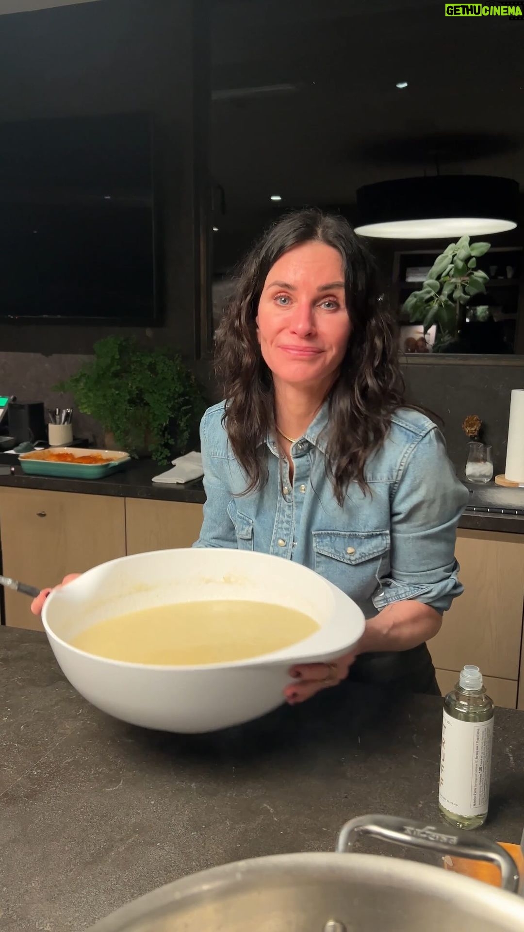 Courteney Cox Instagram - Cauliflower Soup 2 med heads cauliflower cut into med size pieces 4 ribs of celery cut into med size pieces 1 med white onion cut into med size pieces 1/2 bulb fennel cut into med size pieces 1 T fresh thyme leaves 12 cups chicken or vegetable stock 1 t salt 1 T white truffle oil Place all of the ingredients except the truffle oil in a large pot. Bring to a boil and turn heat down to med-low. Cook for 20-30 minutes until vegetables are tender. Blend in batches and slowly add the truffle oil while the blender is going. Season with salt and white pepper.