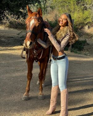 Courtney Boerner Instagram - Spent my birthday with Pepper🌶️🤍