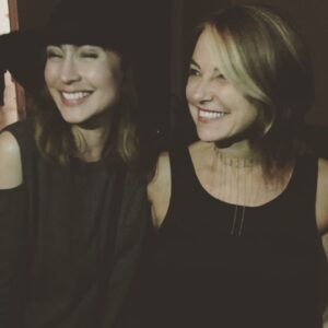 Courtney Ford Instagram - Is it Friday? What is time? Remember what it was like when we could talk to another person face-to-face? I miss real-life face-talking. 
#fbf to a dinner with the brilliant @estherperelofficial where she previewed #WhereShouldWeBeginPodcast and discussed the messiness of being human. To wrap up the evening, I blinked in this picture then babbled incoherently into her lovely, patient face.