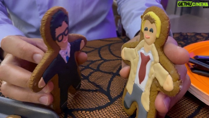 Courtney Ford - 15.9K Likes - Just a little bts w/ @tseky and cookie @mattryanreal 👀
#Legends100 #LegendsAsCookies
Edit: I did not make the cookies! They were made by @tawnyblytheprops! 👏🏼👏🏼👏🏼👏🏼👏🏼