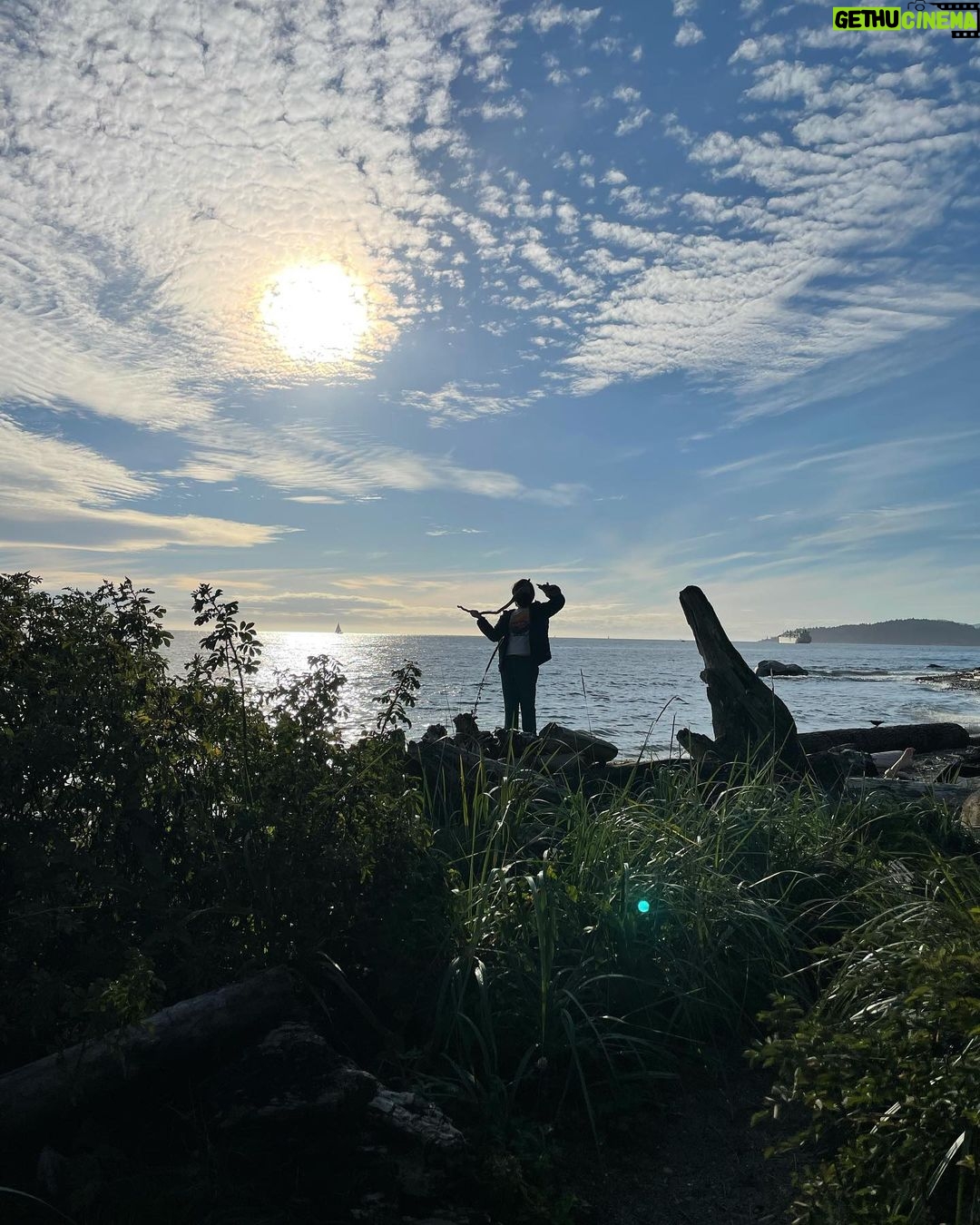 Courtney Ford Instagram - Best day ever w/ @jeannieadlergalleries and Gil❤️ •we found treasure •we made an art installation on the beach with “dragon fossils” •we learned from Gil that prune danishes are under appreciated, and the best one is at Zaro’s bakery in NYC ✨ West Vancouver, British Columbia