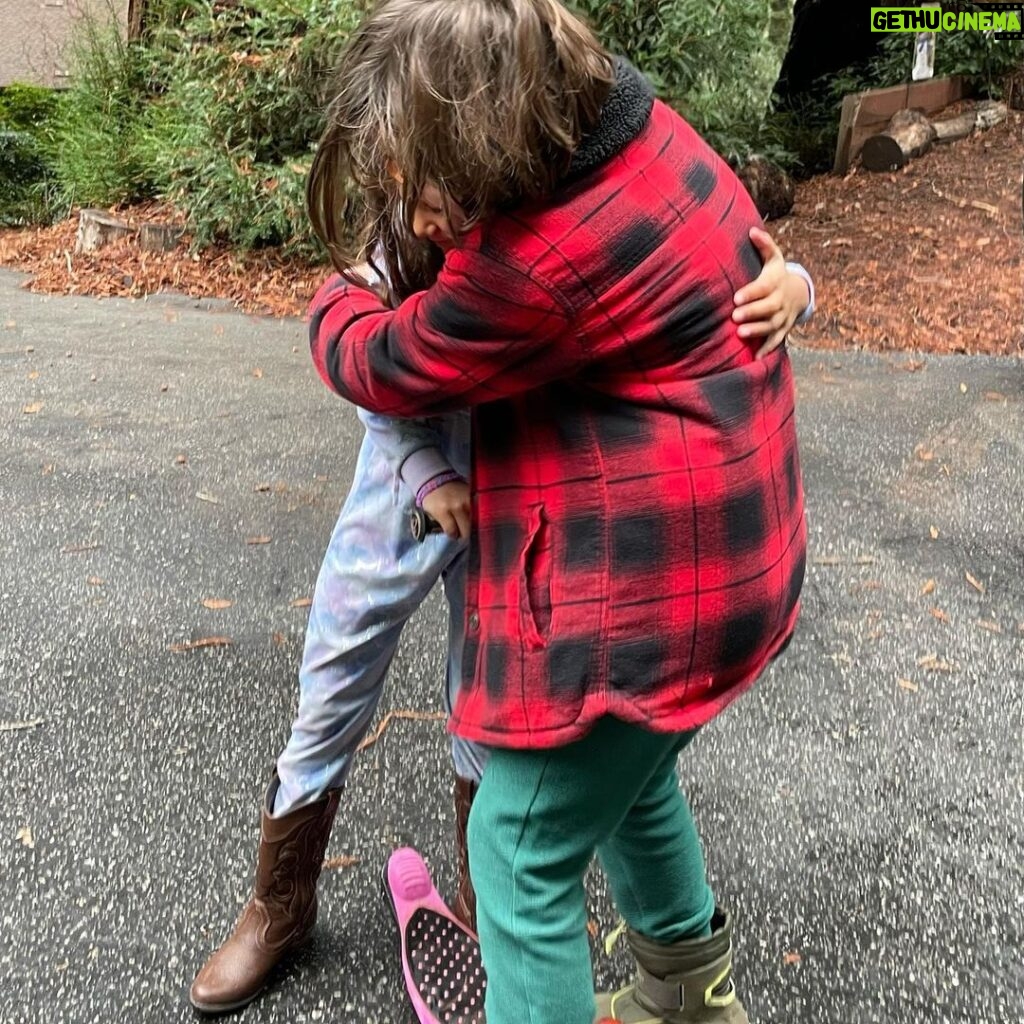 Courtney Ford Instagram - Never enough hugs when it’s time to say goodbye❤