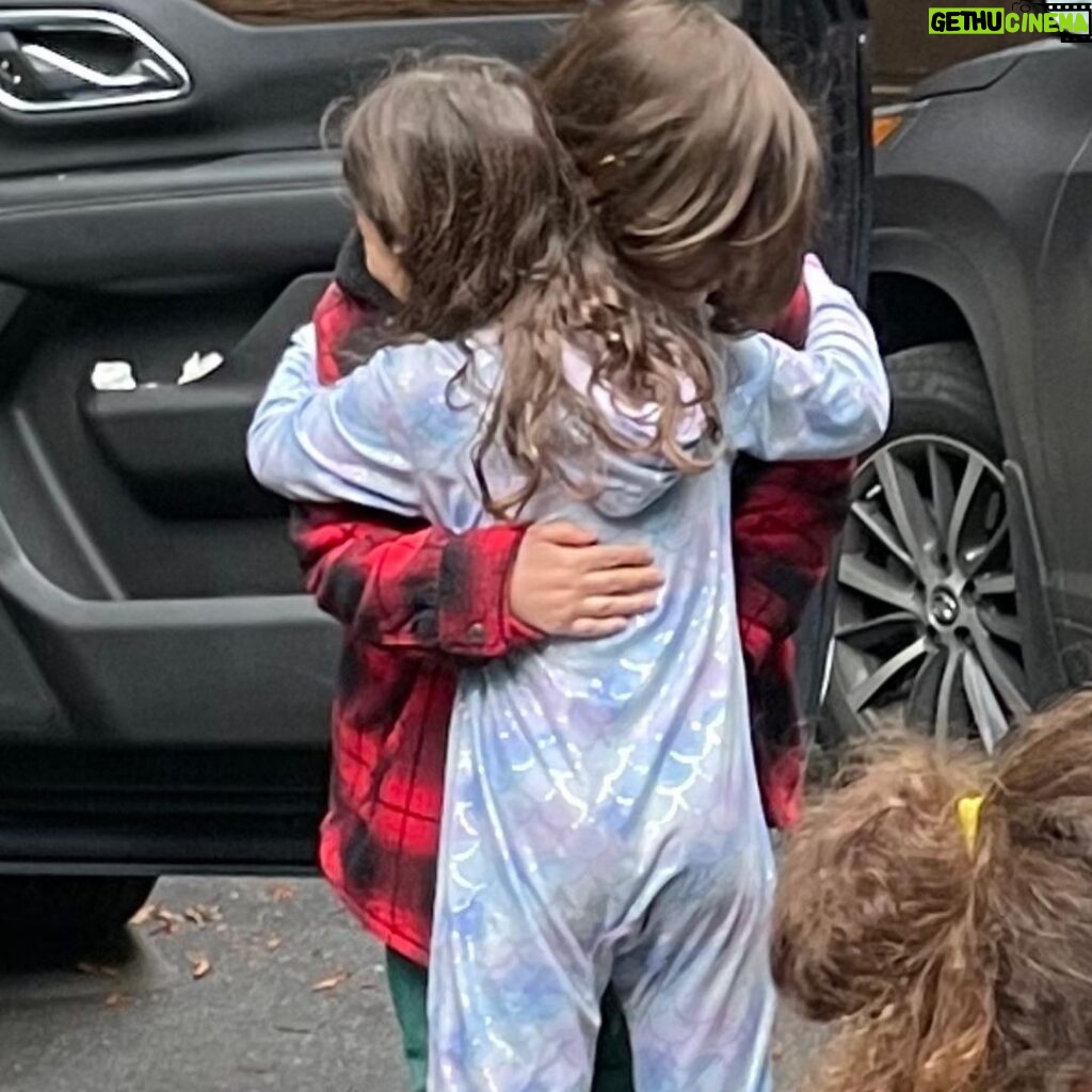 Courtney Ford Instagram - Never enough hugs when it’s time to say goodbye❤